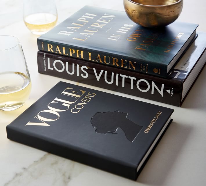 ABRAMS AND CHRONICLE BOOKS - Louis Vuitton: The Birth Of Modern Luxury  fashion book