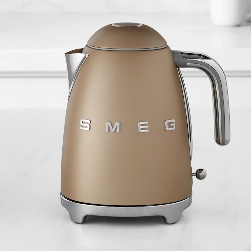 SMEG Kettle 3D Logo, Matte Champagne –