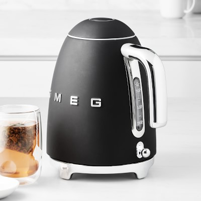 SMEG Kettle 3D Logo, Matte Champagne –